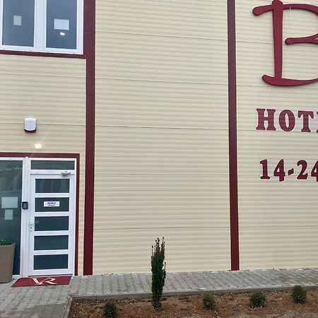 Vecsesi Rendezvenykoezpont Es Panzio Bed & Breakfast Ngoại thất bức ảnh
