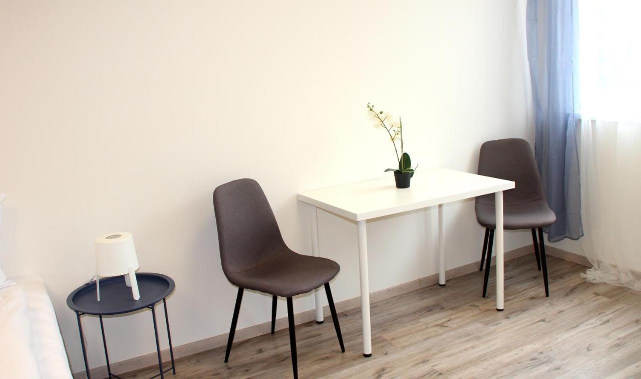 Vecsesi Rendezvenykoezpont Es Panzio Bed & Breakfast Ngoại thất bức ảnh