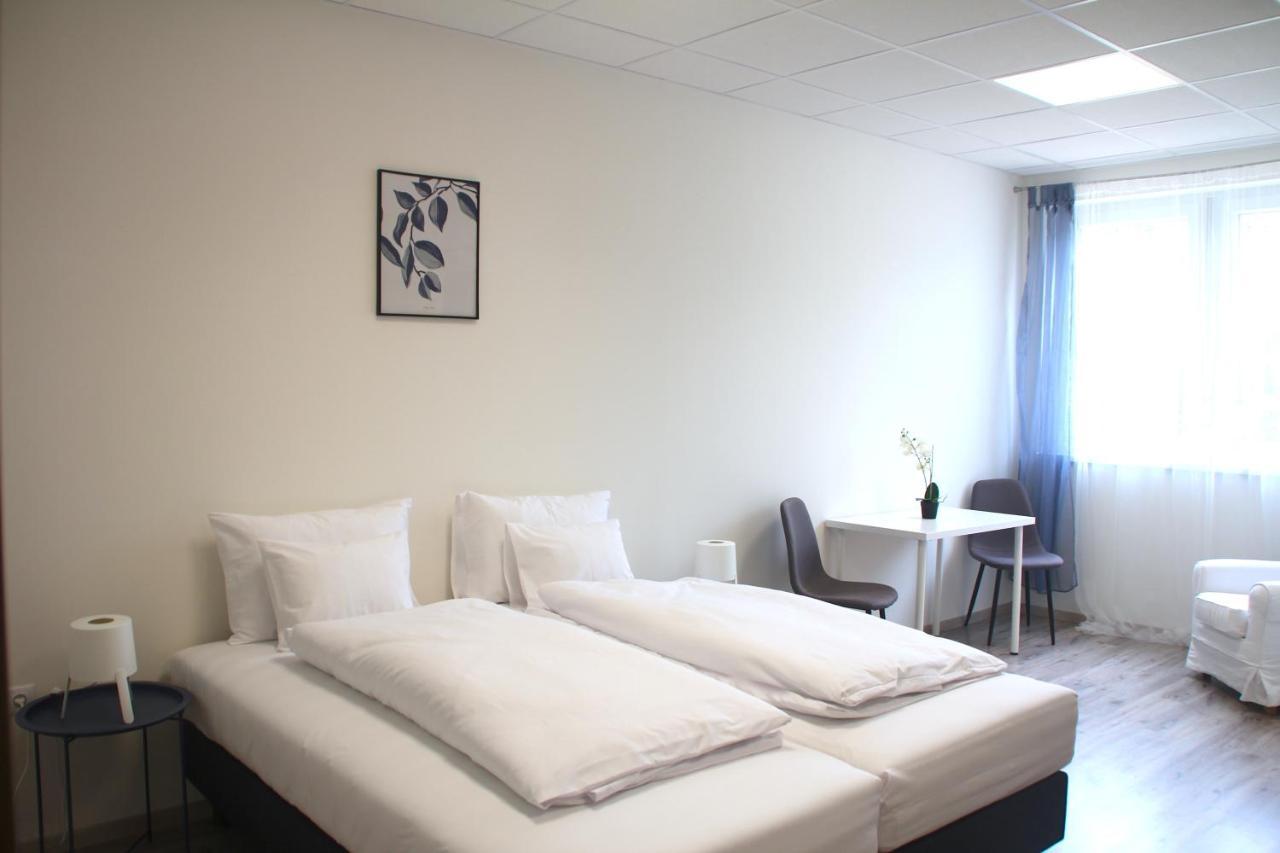 Vecsesi Rendezvenykoezpont Es Panzio Bed & Breakfast Ngoại thất bức ảnh