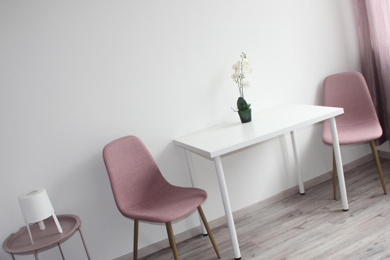 Vecsesi Rendezvenykoezpont Es Panzio Bed & Breakfast Ngoại thất bức ảnh