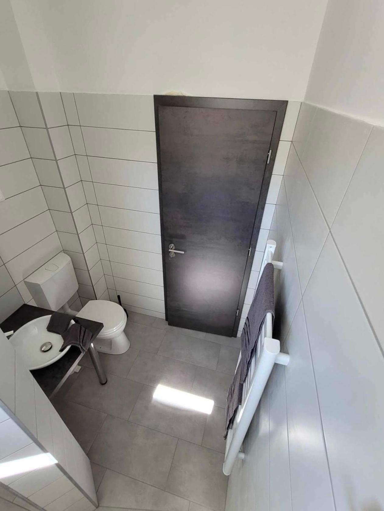 Vecsesi Rendezvenykoezpont Es Panzio Bed & Breakfast Ngoại thất bức ảnh